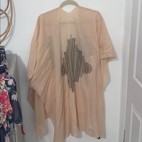 EXPRESS Shawl - Picture 2 of 6